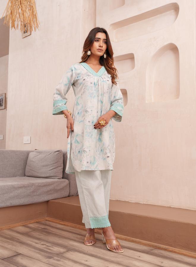 DW Women Floral Print V Neck Tunic and Trousers Co-Ords - Image 3
